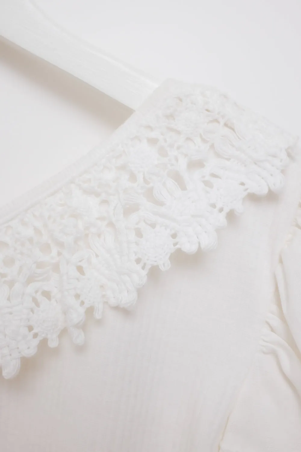 0039_TEE PUFFED LACE BLOUSE