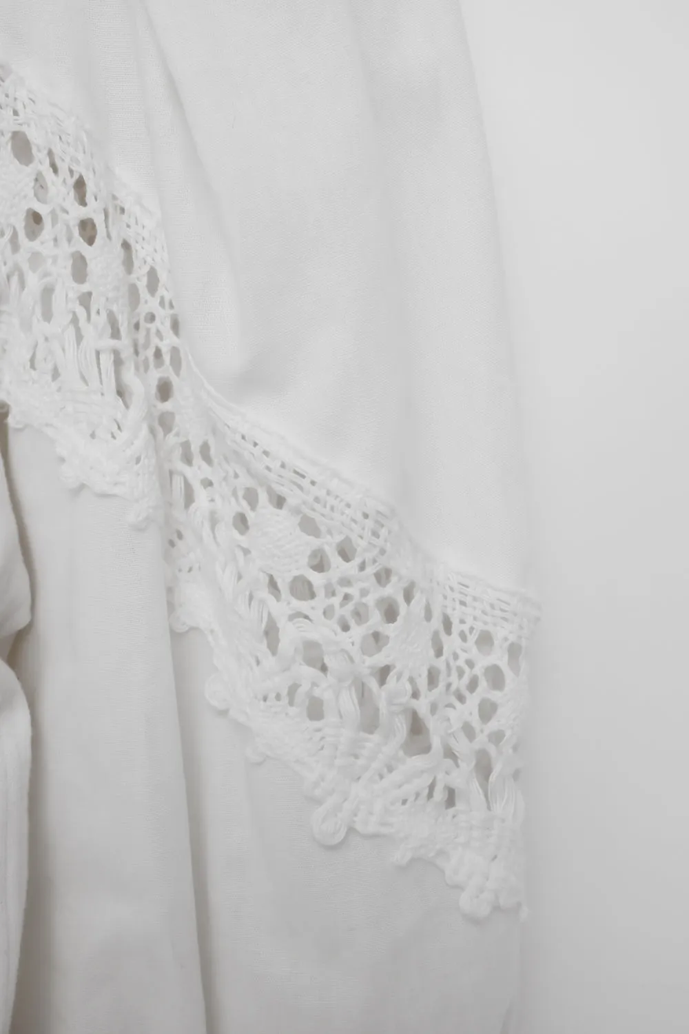 0039_TEE PUFFED LACE BLOUSE