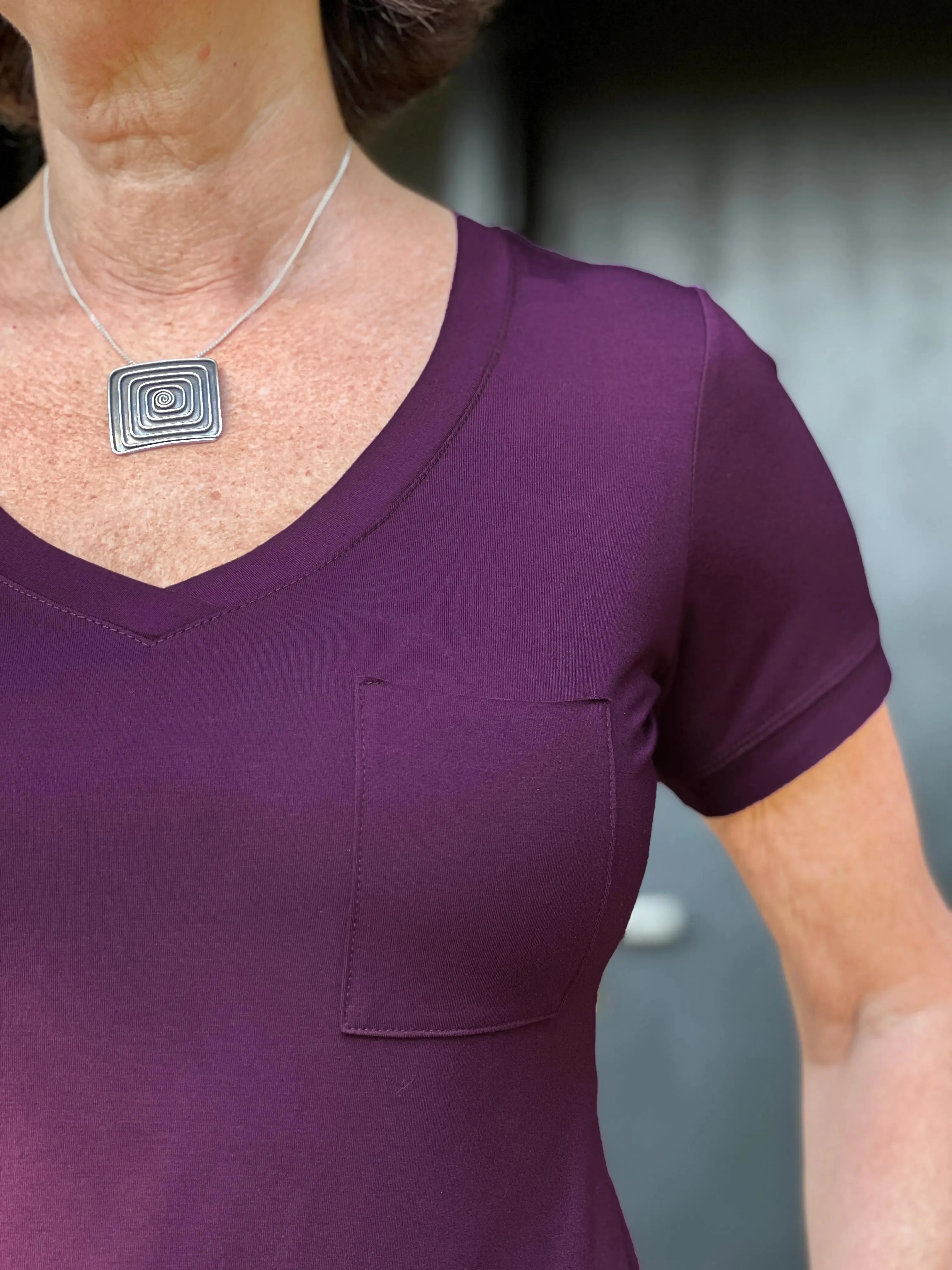 Lex v-neck pocket tee